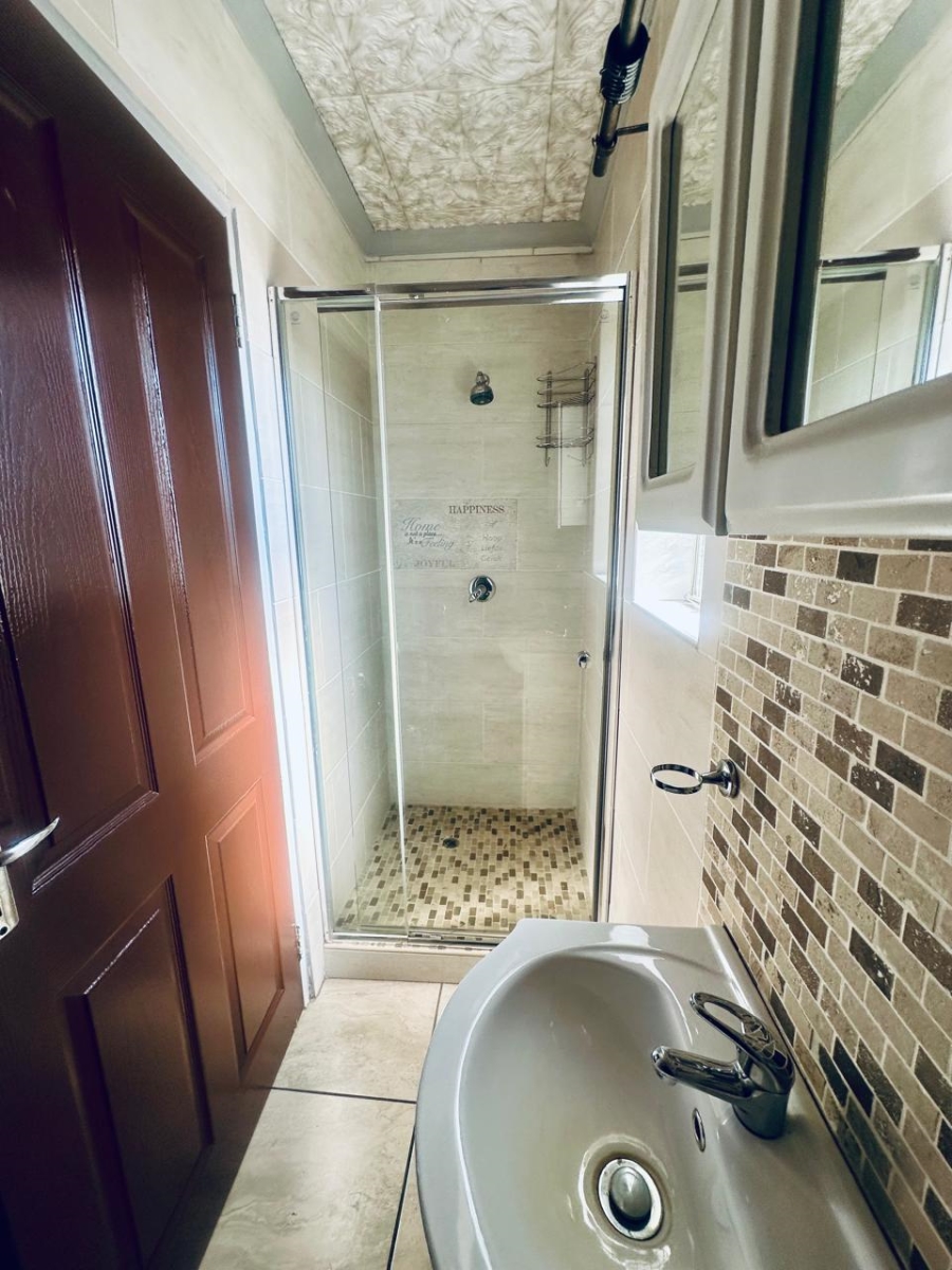 5 Bedroom Property for Sale in Albertsdal Gauteng