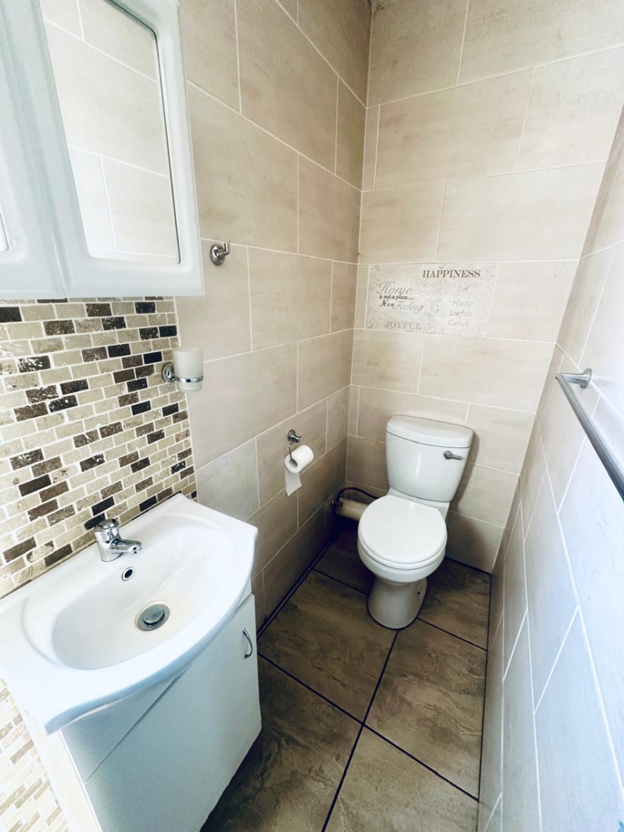 5 Bedroom Property for Sale in Albertsdal Gauteng