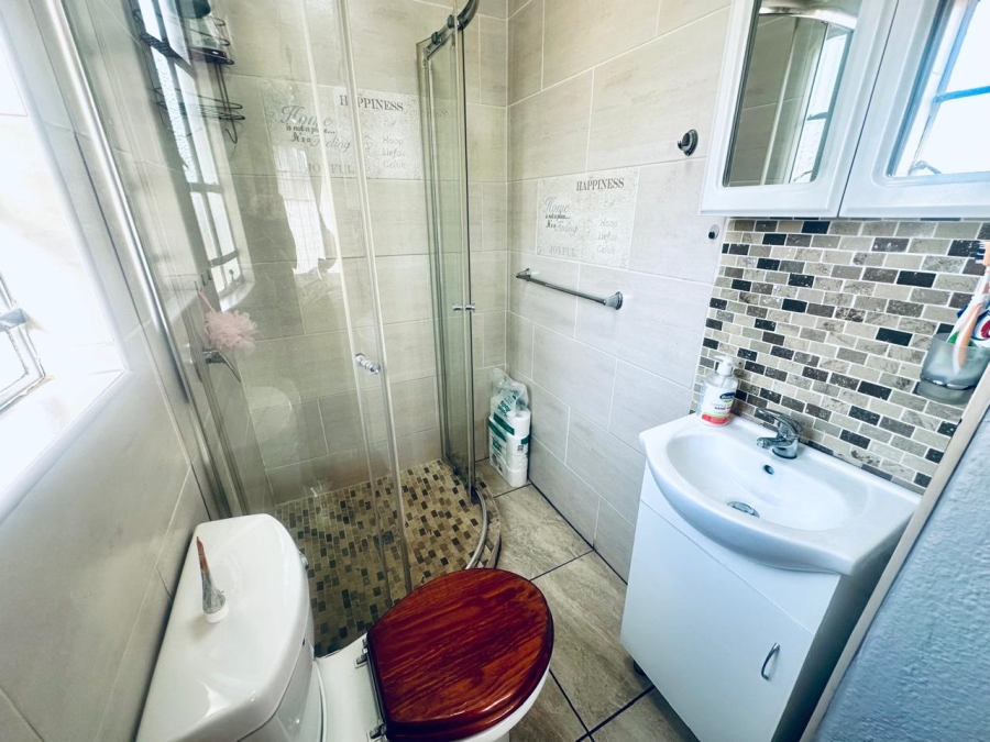 5 Bedroom Property for Sale in Albertsdal Gauteng