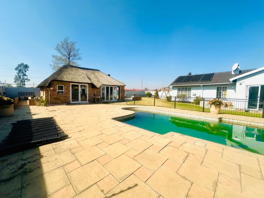 5 Bedroom Property for Sale in Albertsdal Gauteng