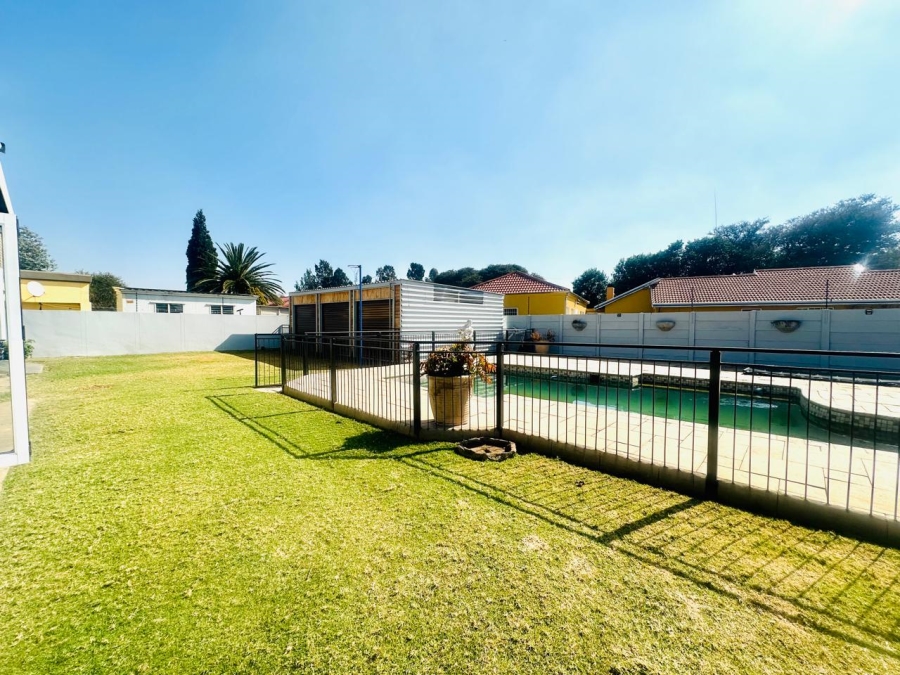 5 Bedroom Property for Sale in Albertsdal Gauteng
