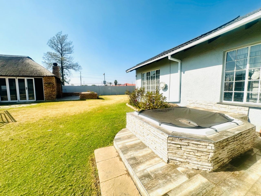 5 Bedroom Property for Sale in Albertsdal Gauteng