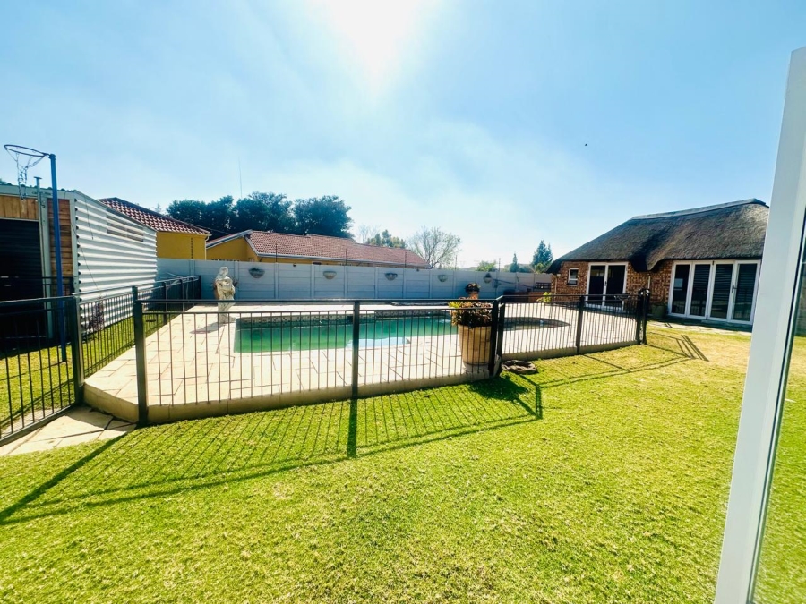 5 Bedroom Property for Sale in Albertsdal Gauteng