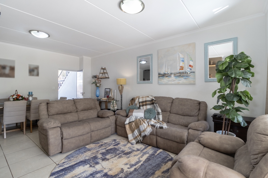 3 Bedroom Property for Sale in Greenstone Crest Gauteng