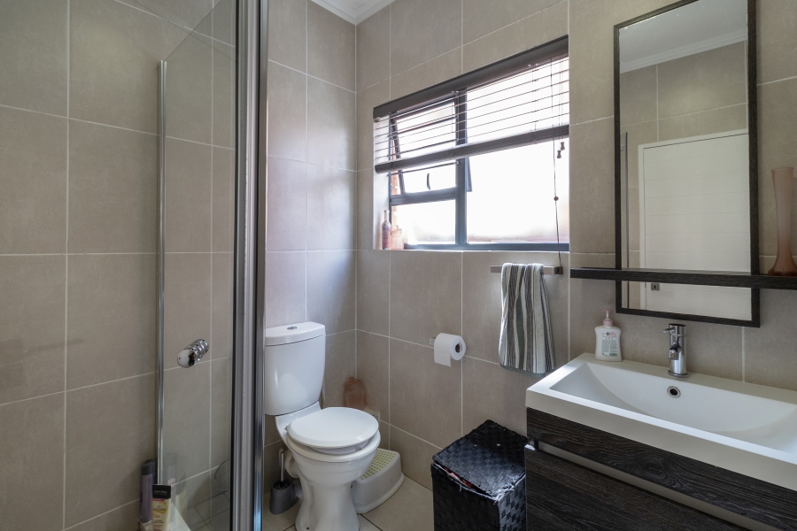 3 Bedroom Property for Sale in Greenstone Crest Gauteng