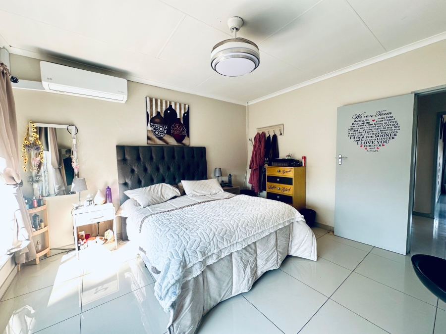 3 Bedroom Property for Sale in Brackenhurst Gauteng