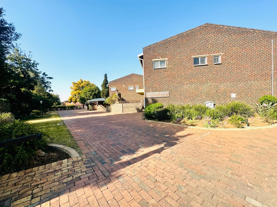 3 Bedroom Property for Sale in Brackenhurst Gauteng