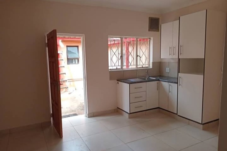 To Let 2 Bedroom Property for Rent in Lombardy Gauteng