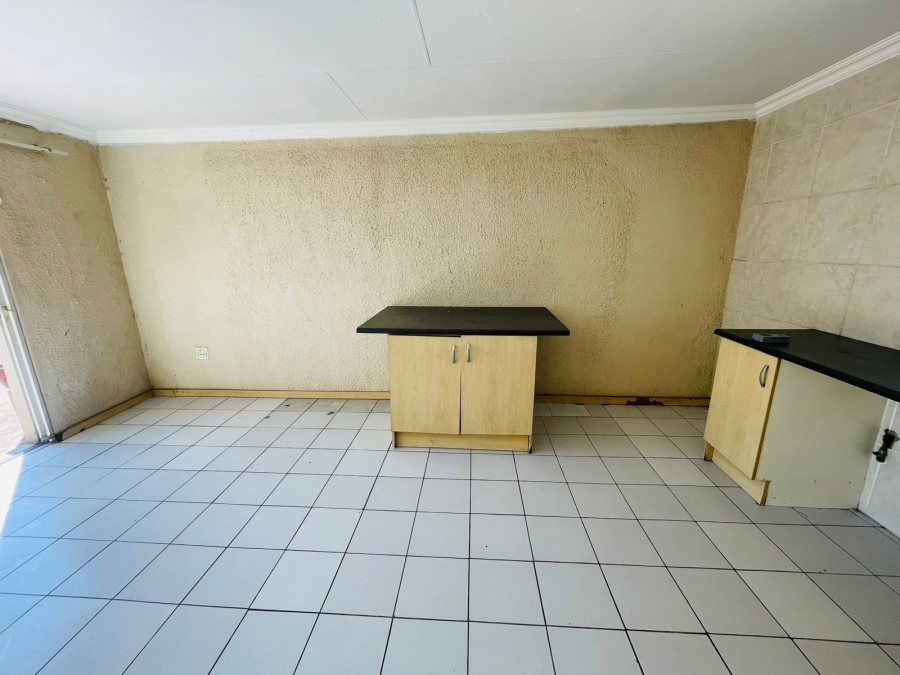 To Let 5 Bedroom Property for Rent in Van Riebeeck Park Gauteng