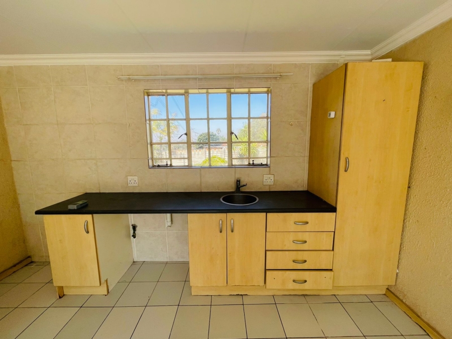 To Let 5 Bedroom Property for Rent in Van Riebeeck Park Gauteng
