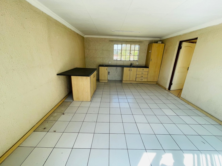 To Let 5 Bedroom Property for Rent in Van Riebeeck Park Gauteng
