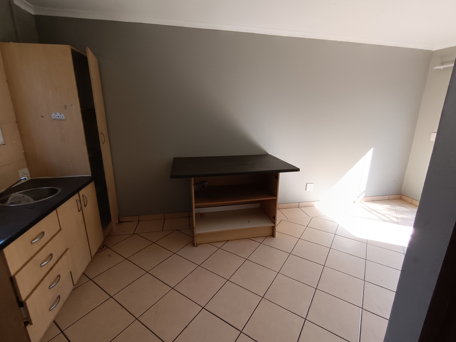 To Let 5 Bedroom Property for Rent in Van Riebeeck Park Gauteng