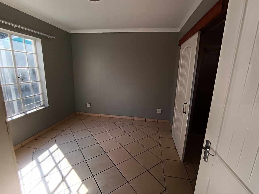 To Let 5 Bedroom Property for Rent in Van Riebeeck Park Gauteng