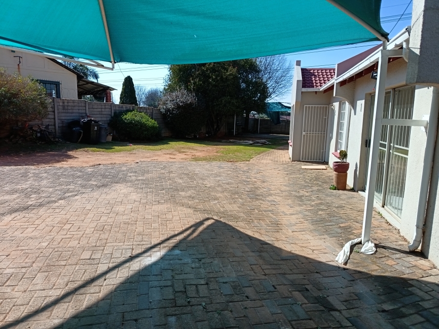 To Let 5 Bedroom Property for Rent in Van Riebeeck Park Gauteng