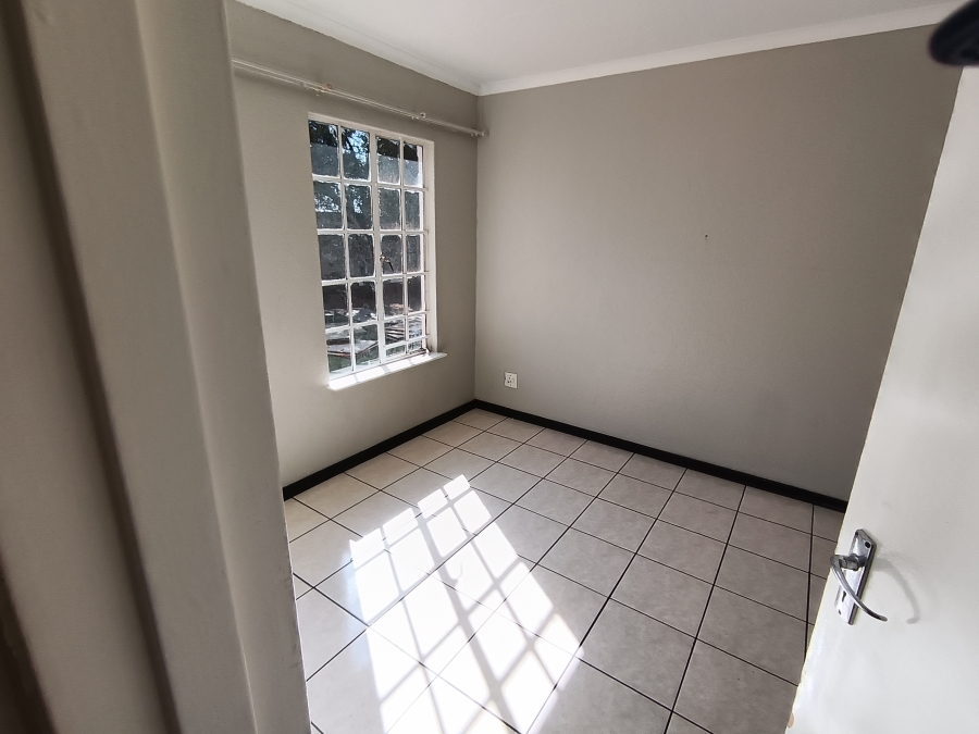 To Let 5 Bedroom Property for Rent in Van Riebeeck Park Gauteng
