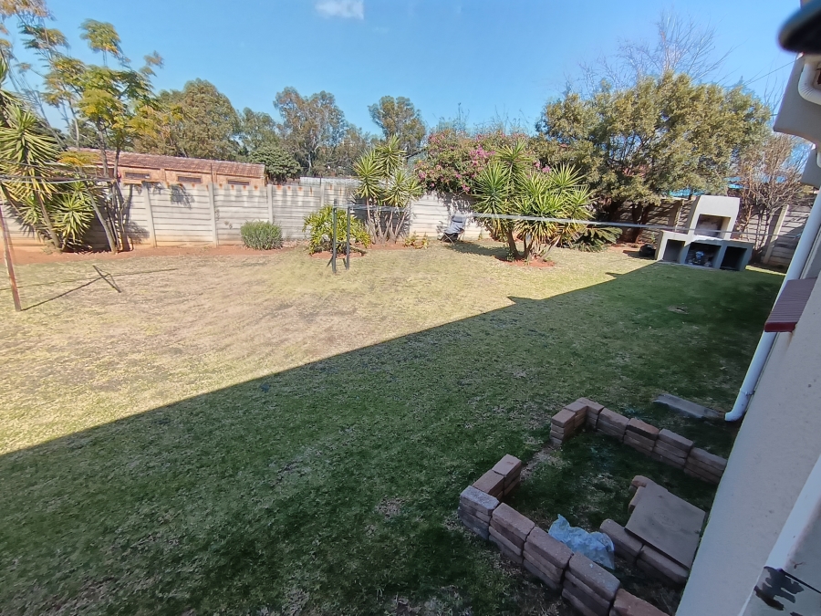 To Let 5 Bedroom Property for Rent in Van Riebeeck Park Gauteng