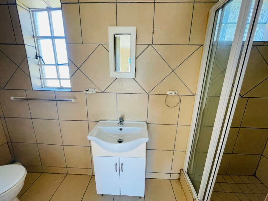 To Let 5 Bedroom Property for Rent in Van Riebeeck Park Gauteng