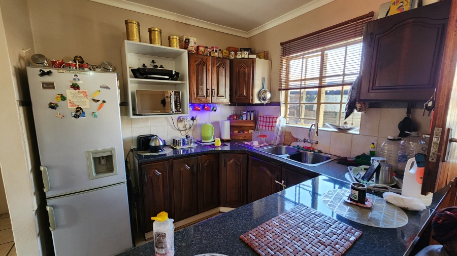 11 Bedroom Property for Sale in Noycedale Gauteng