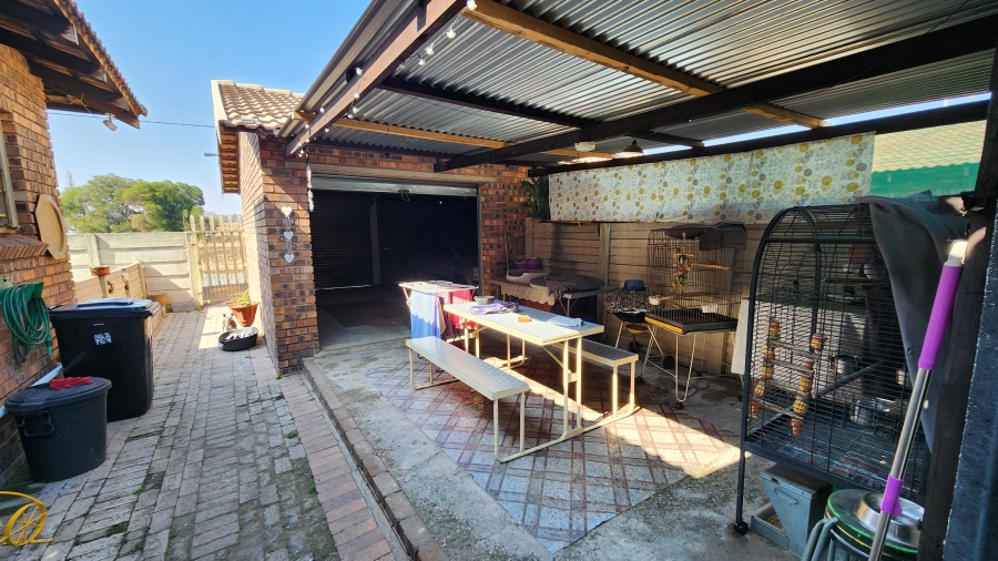 11 Bedroom Property for Sale in Noycedale Gauteng