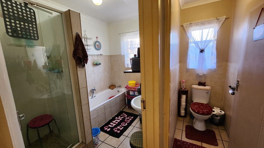 11 Bedroom Property for Sale in Noycedale Gauteng