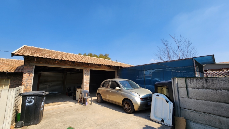 11 Bedroom Property for Sale in Noycedale Gauteng