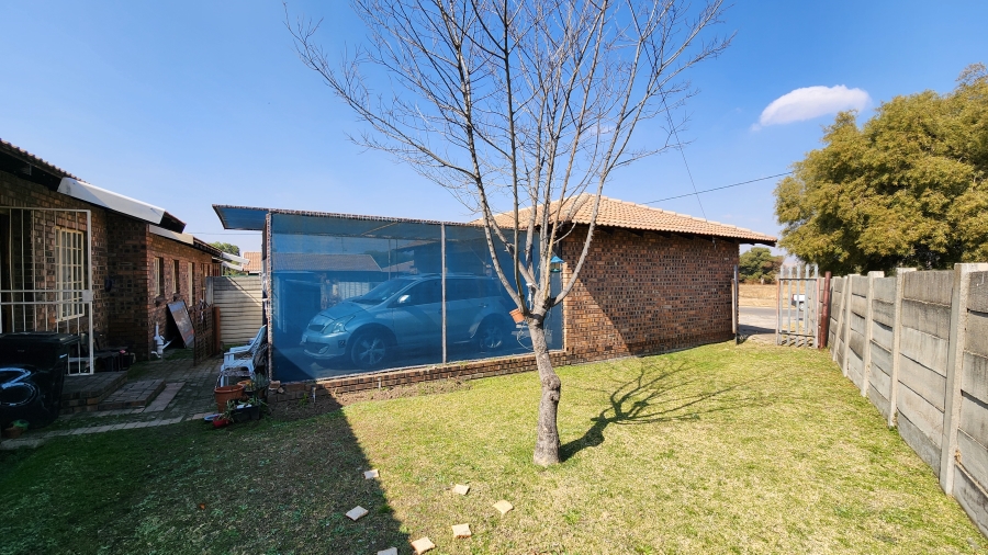 11 Bedroom Property for Sale in Noycedale Gauteng