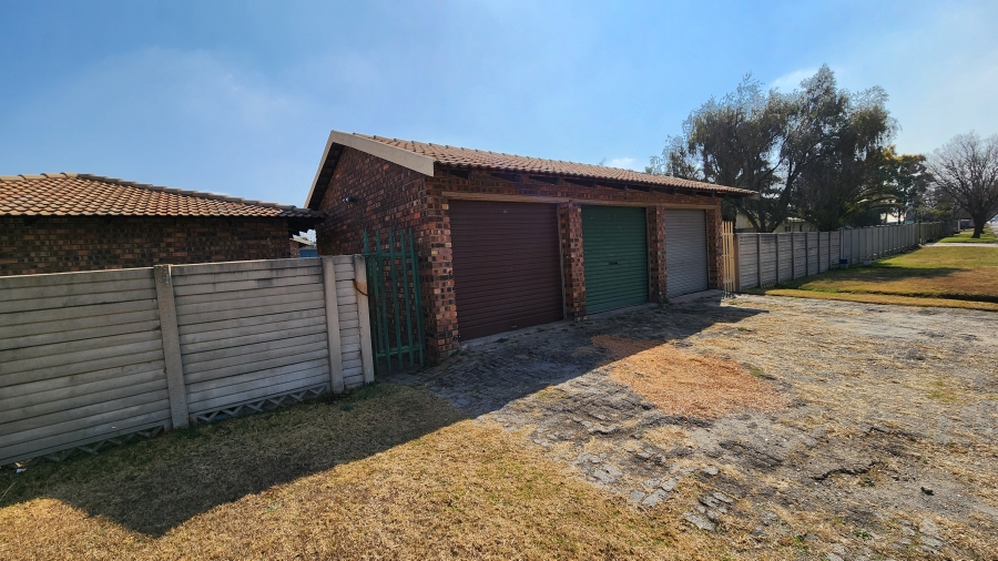 11 Bedroom Property for Sale in Noycedale Gauteng