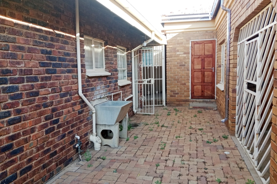To Let 2 Bedroom Property for Rent in Soshanguve DD Gauteng