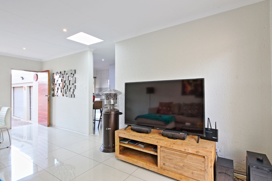 2 Bedroom Property for Sale in Morningside Manor Gauteng