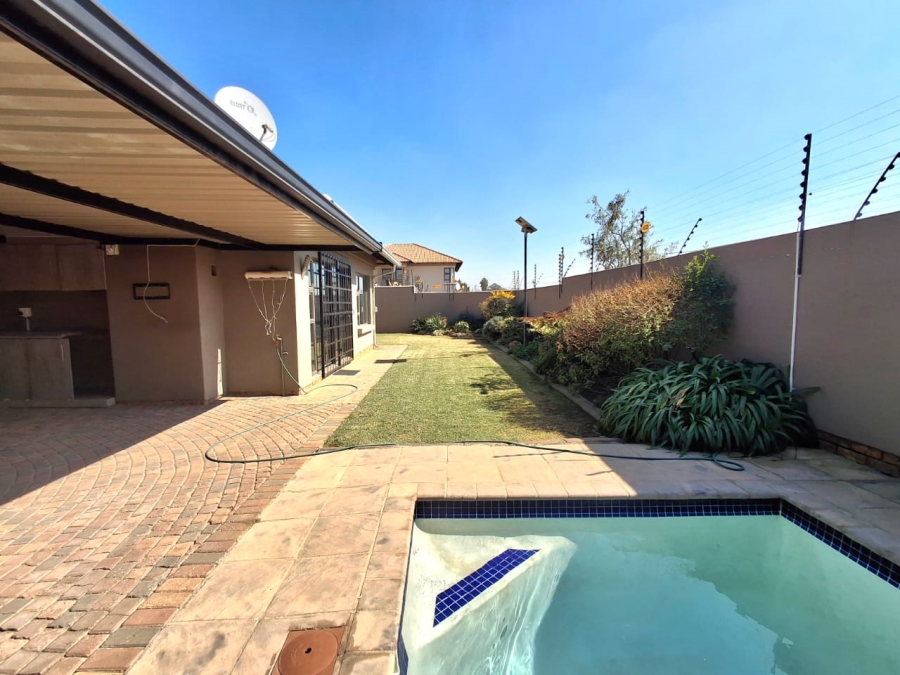 3 Bedroom Property for Sale in Kenleaf Gauteng