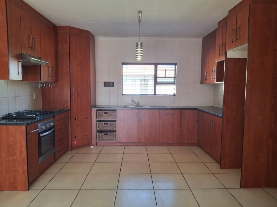 3 Bedroom Property for Sale in Kenleaf Gauteng