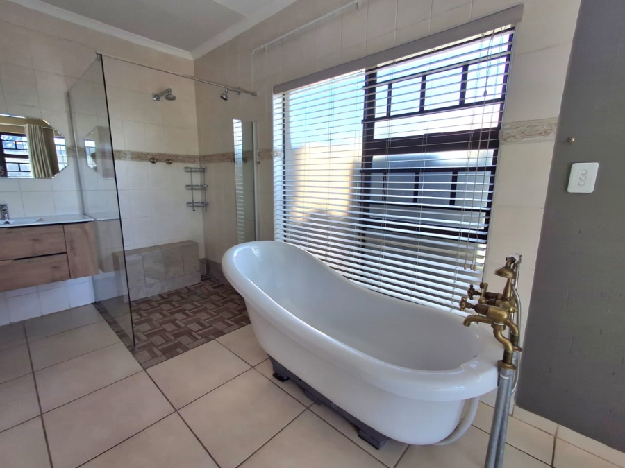 3 Bedroom Property for Sale in Kenleaf Gauteng