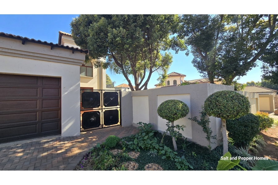 To Let 4 Bedroom Property for Rent in Bougainvillea Estate Gauteng