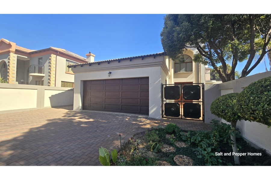 To Let 4 Bedroom Property for Rent in Bougainvillea Estate Gauteng