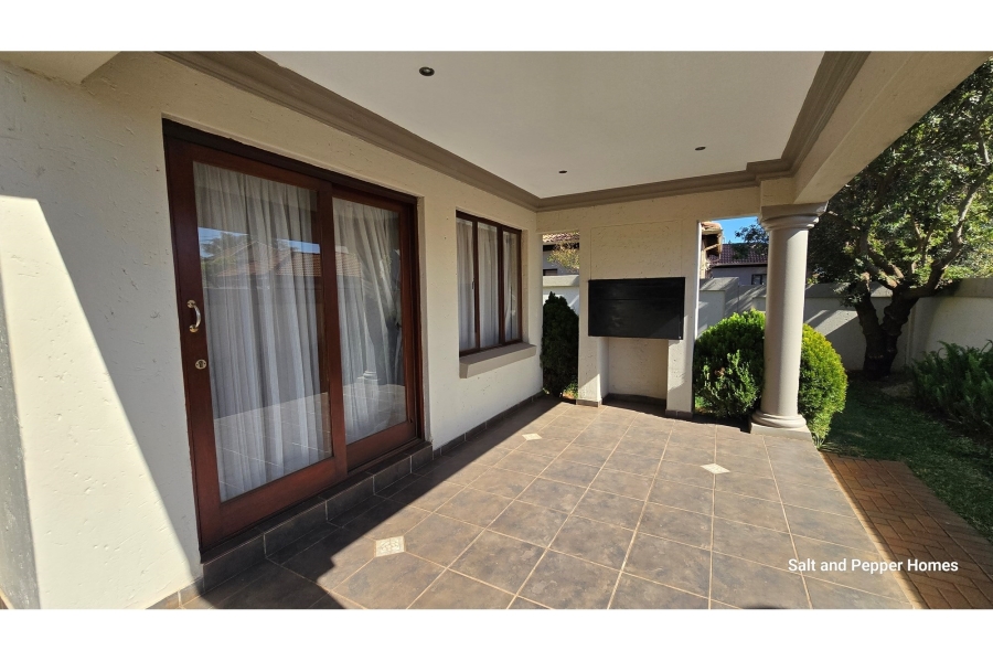 To Let 4 Bedroom Property for Rent in Bougainvillea Estate Gauteng