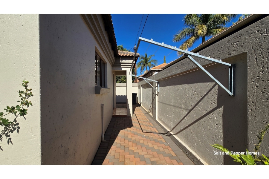 To Let 4 Bedroom Property for Rent in Bougainvillea Estate Gauteng