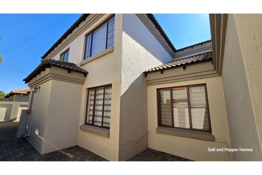 To Let 4 Bedroom Property for Rent in Bougainvillea Estate Gauteng