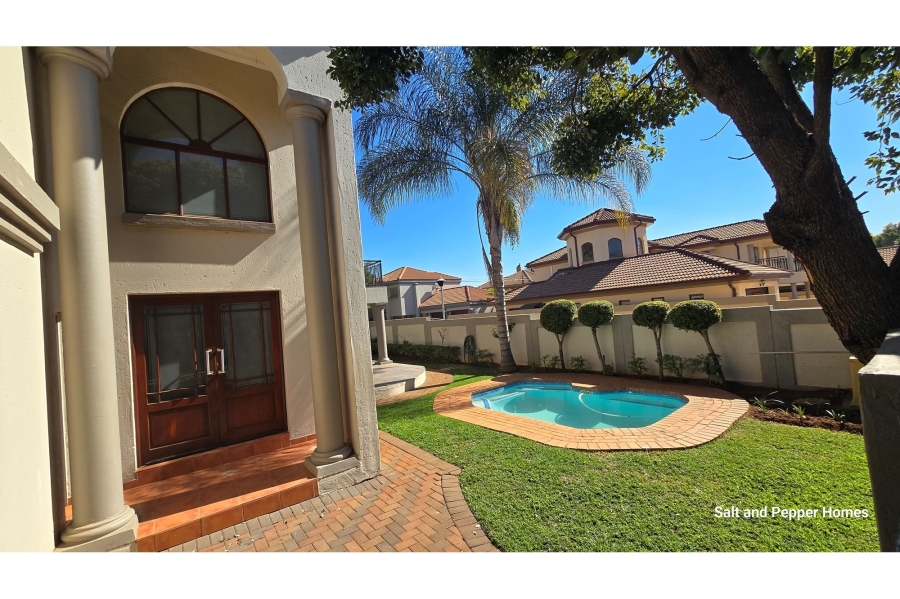 To Let 4 Bedroom Property for Rent in Bougainvillea Estate Gauteng