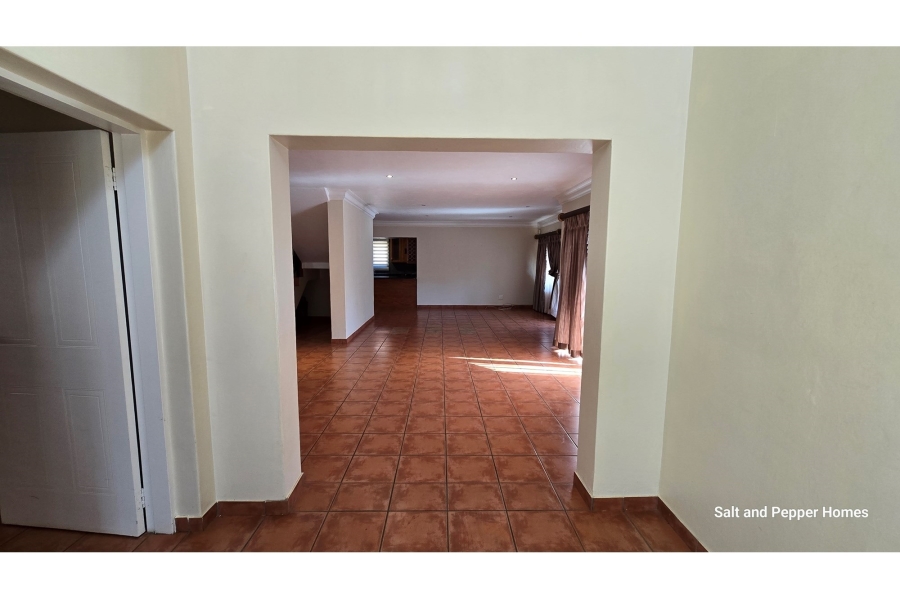 To Let 4 Bedroom Property for Rent in Bougainvillea Estate Gauteng