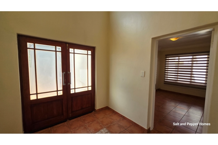 To Let 4 Bedroom Property for Rent in Bougainvillea Estate Gauteng