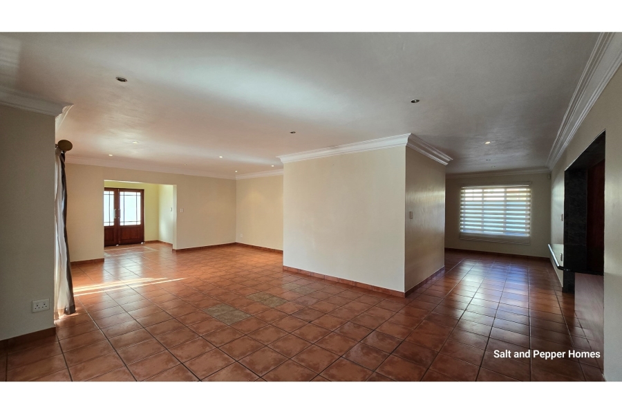 To Let 4 Bedroom Property for Rent in Bougainvillea Estate Gauteng