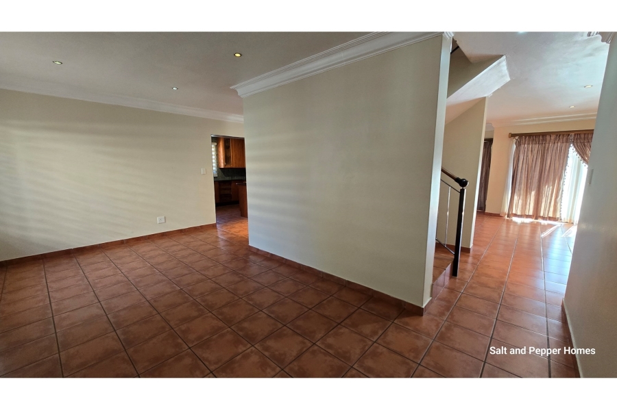 To Let 4 Bedroom Property for Rent in Bougainvillea Estate Gauteng