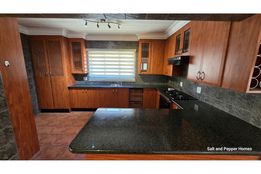 To Let 4 Bedroom Property for Rent in Bougainvillea Estate Gauteng