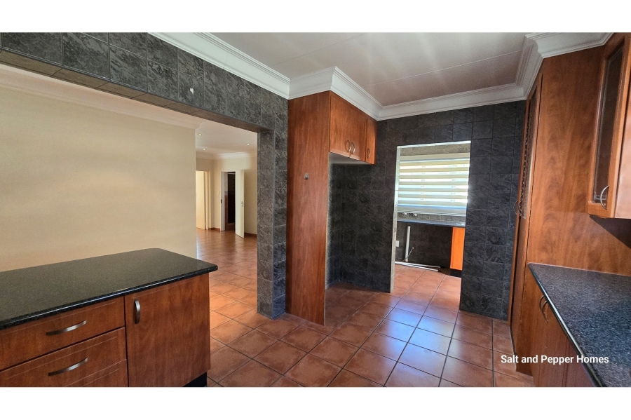 To Let 4 Bedroom Property for Rent in Bougainvillea Estate Gauteng
