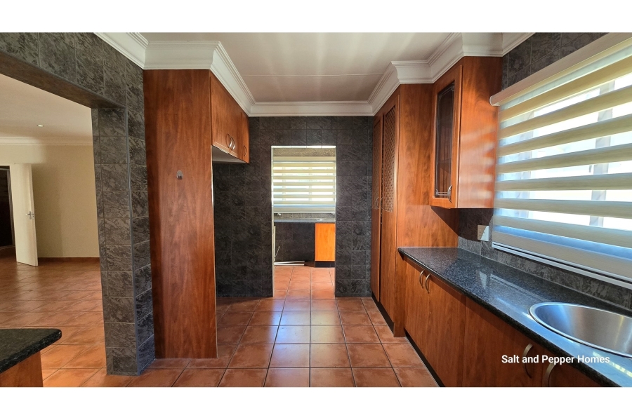 To Let 4 Bedroom Property for Rent in Bougainvillea Estate Gauteng