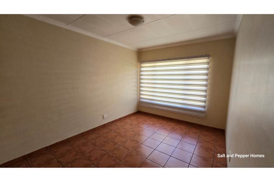 To Let 4 Bedroom Property for Rent in Bougainvillea Estate Gauteng