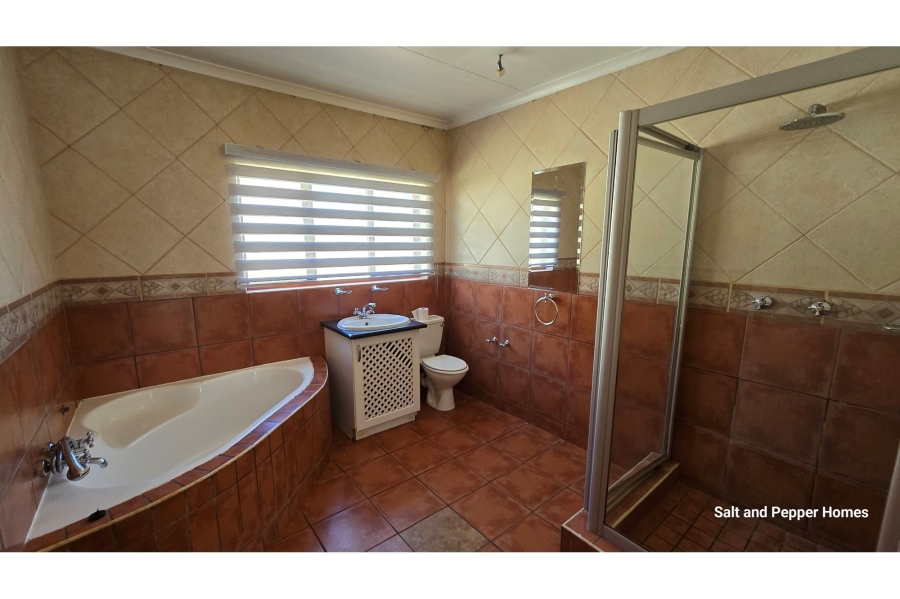 To Let 4 Bedroom Property for Rent in Bougainvillea Estate Gauteng