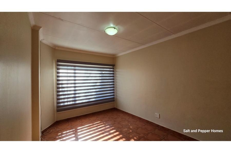 To Let 4 Bedroom Property for Rent in Bougainvillea Estate Gauteng