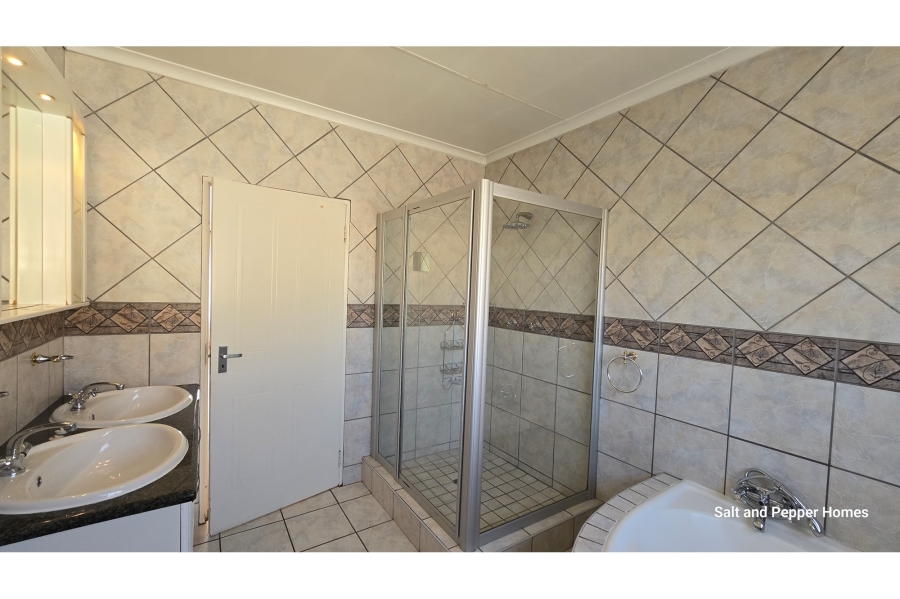 To Let 4 Bedroom Property for Rent in Bougainvillea Estate Gauteng