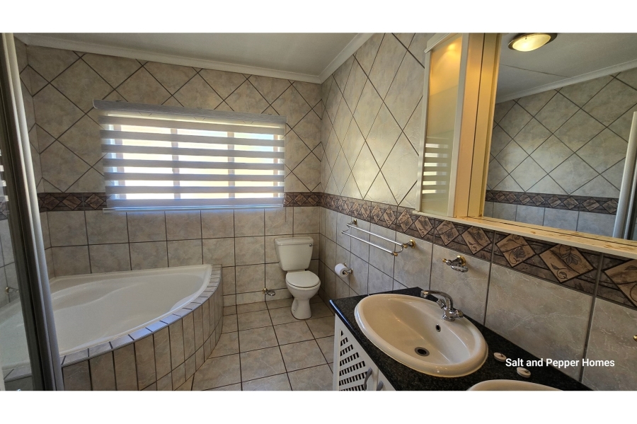To Let 4 Bedroom Property for Rent in Bougainvillea Estate Gauteng